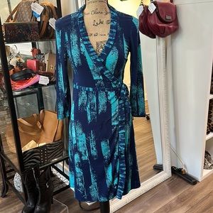 BCBG blue multicolor long sleeve midi dress w adjustable tie size XS